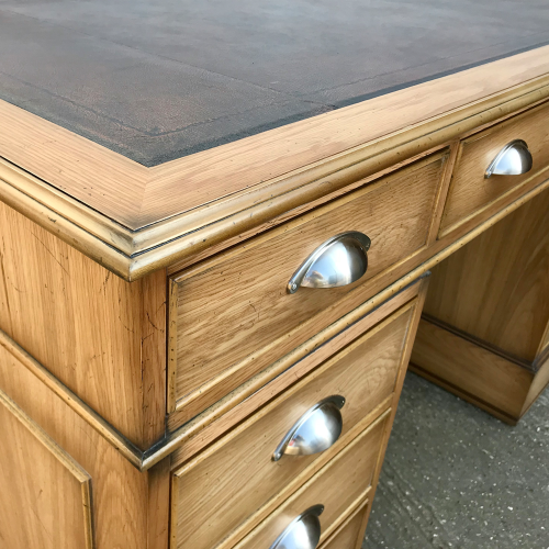 4'6 x 2'6 Regency Reproduction Pedestal Desk