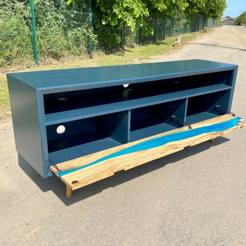 Media Unit with Olive Resin River Flaps