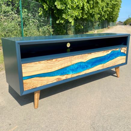 Media Unit with Olive Resin River Flaps